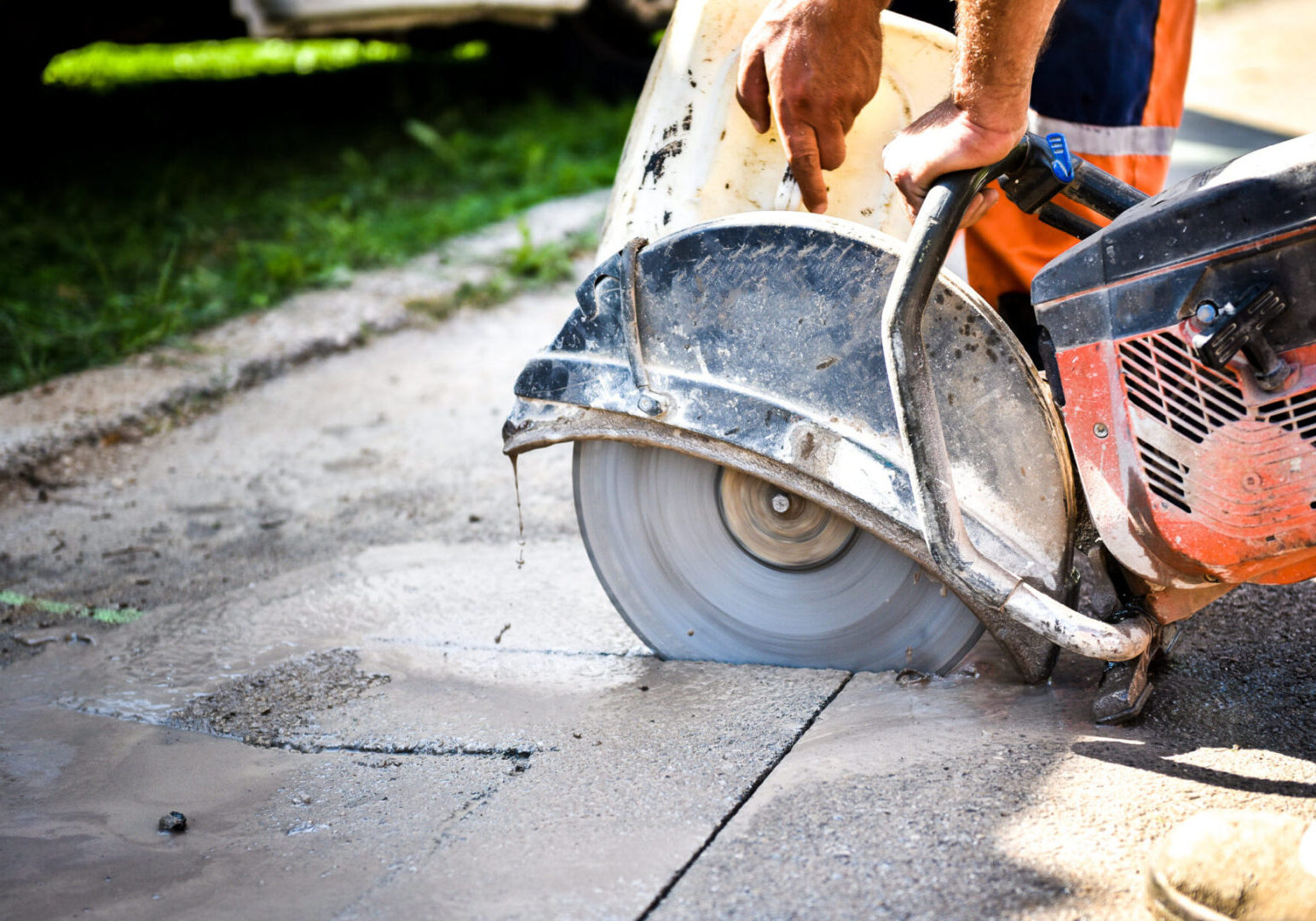 concrete-cutting-machine-operator-scaled-landscape Professional Concrete Cutting